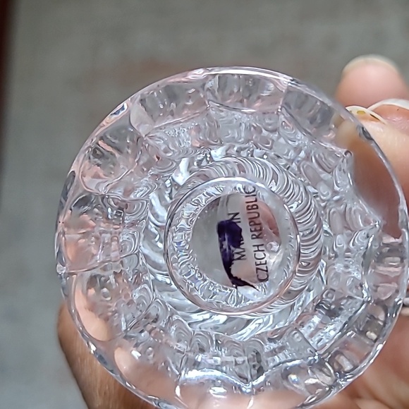 Clear perfume bottle with pearlized and crystals topper - Picture 4 of 9